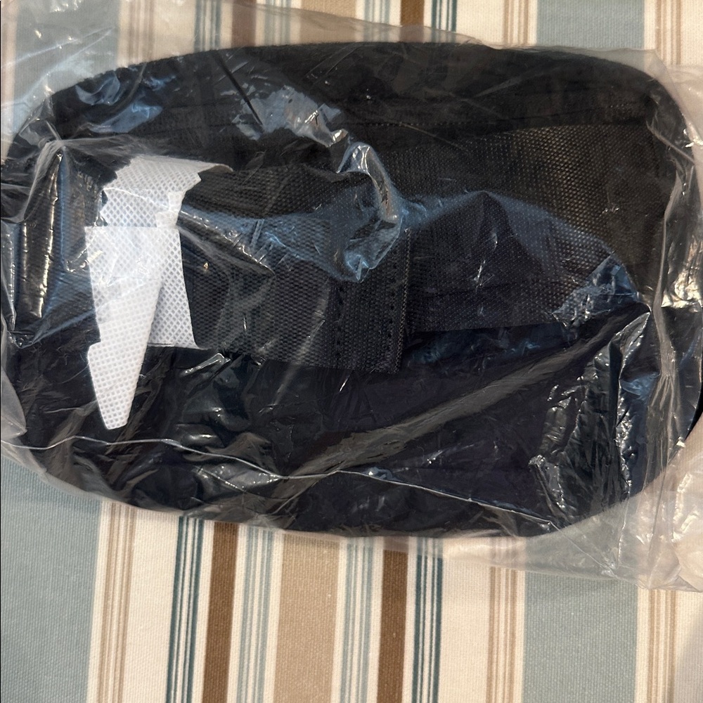 Lululemon Belt Bag NWT - Picture 2 of 2